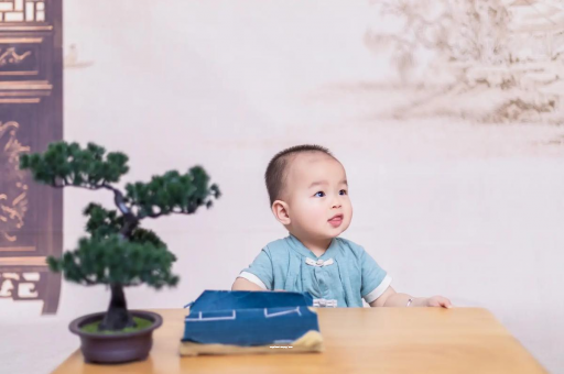 河池宝宝眼屎多是什么原因 河池宝宝眼屎多是什么原因